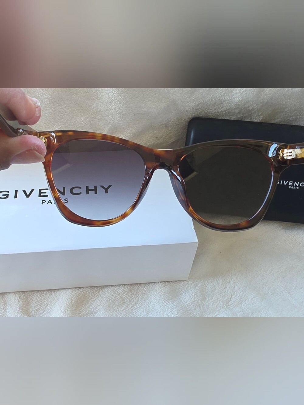 Givenchy Tortoiseshell Brown Women's Sunglasses with Gradient Lenses - Picture 4 of 6